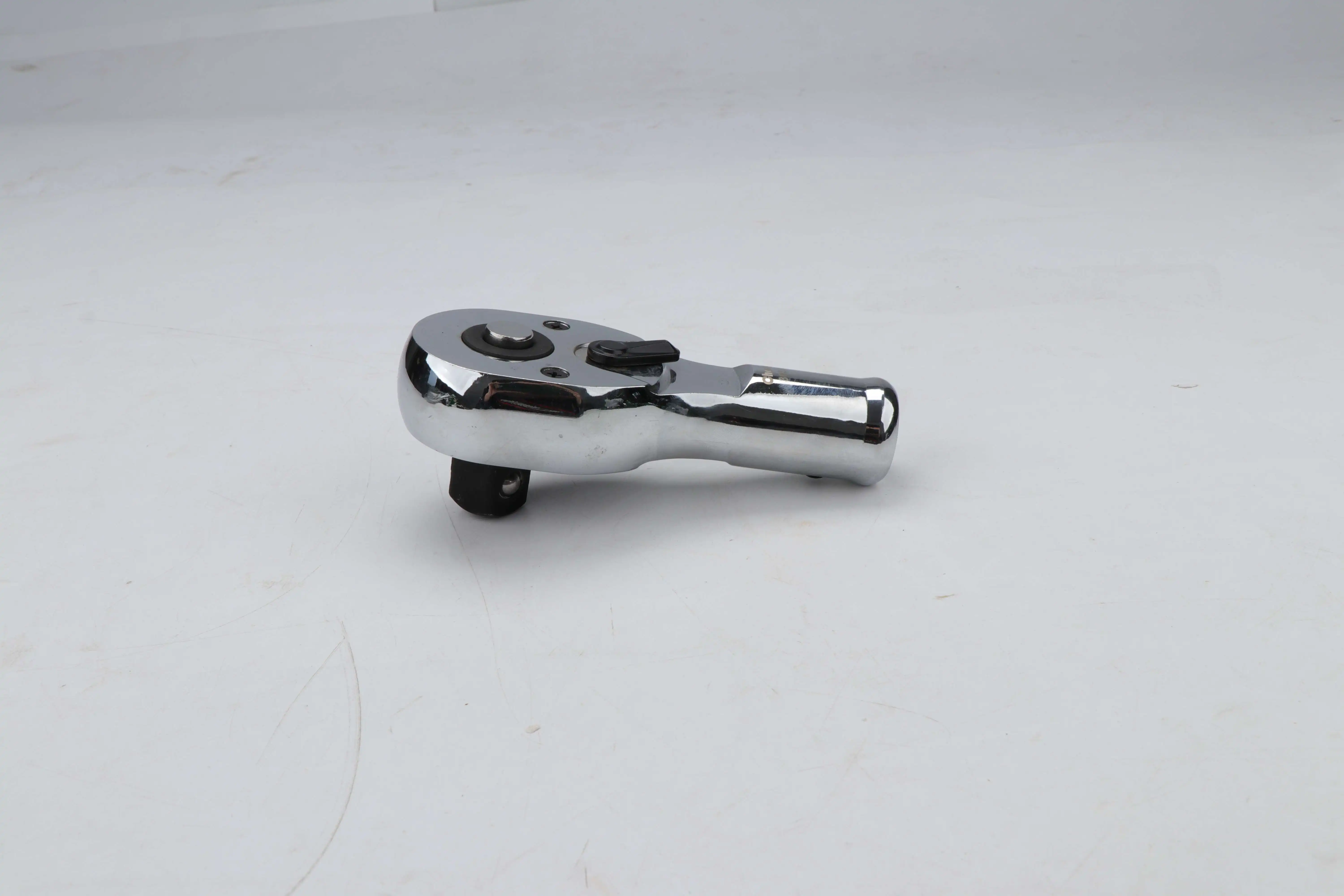Mastering Tight Spaces: 3/4" Heavy-Duty Flat Mirror Ratchet Head